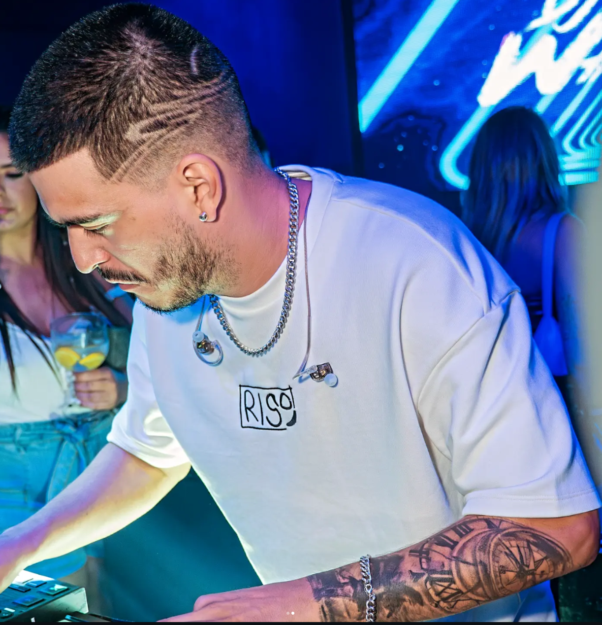 DJ WAGA live photo 4